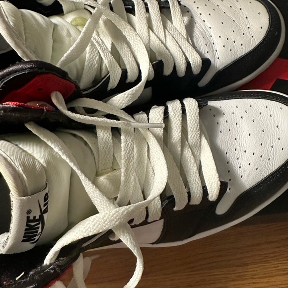 Air Jordan 1 retro high satin toes - Picture 3 of 8